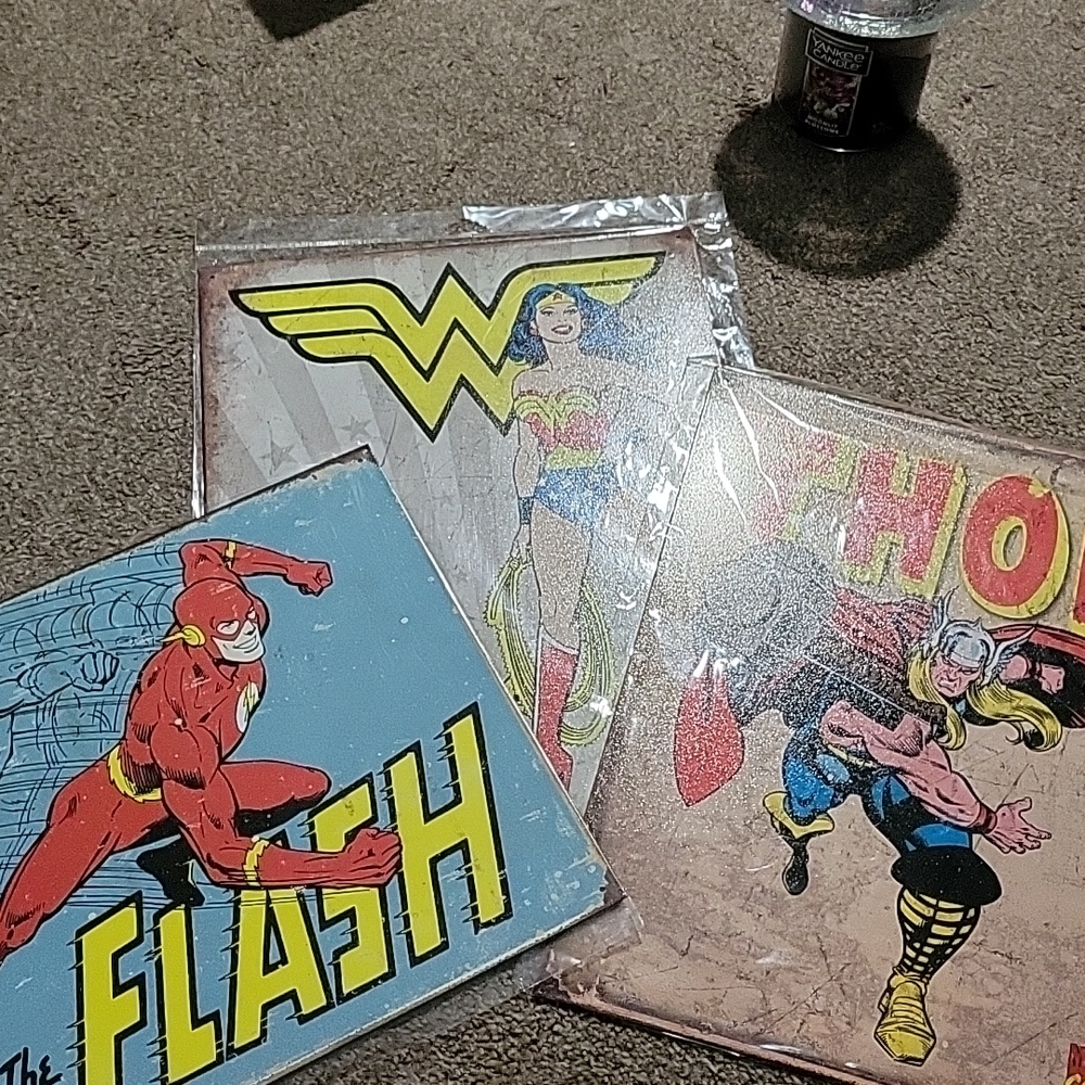 1 thor and a flash and wonder women